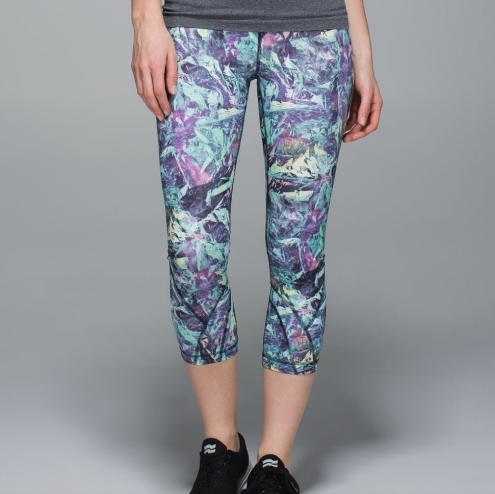 Lululemon Run: Inspire Crop II *All Full-On Luxtreme Iridescent Multi, Sz 4 - Picture 4 of 4